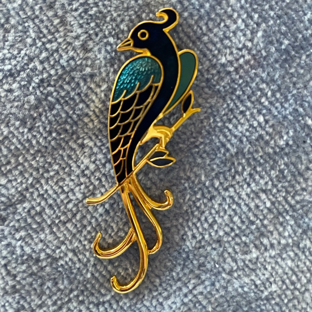 Beautiful Cloisonné peacock pin 📍🍭